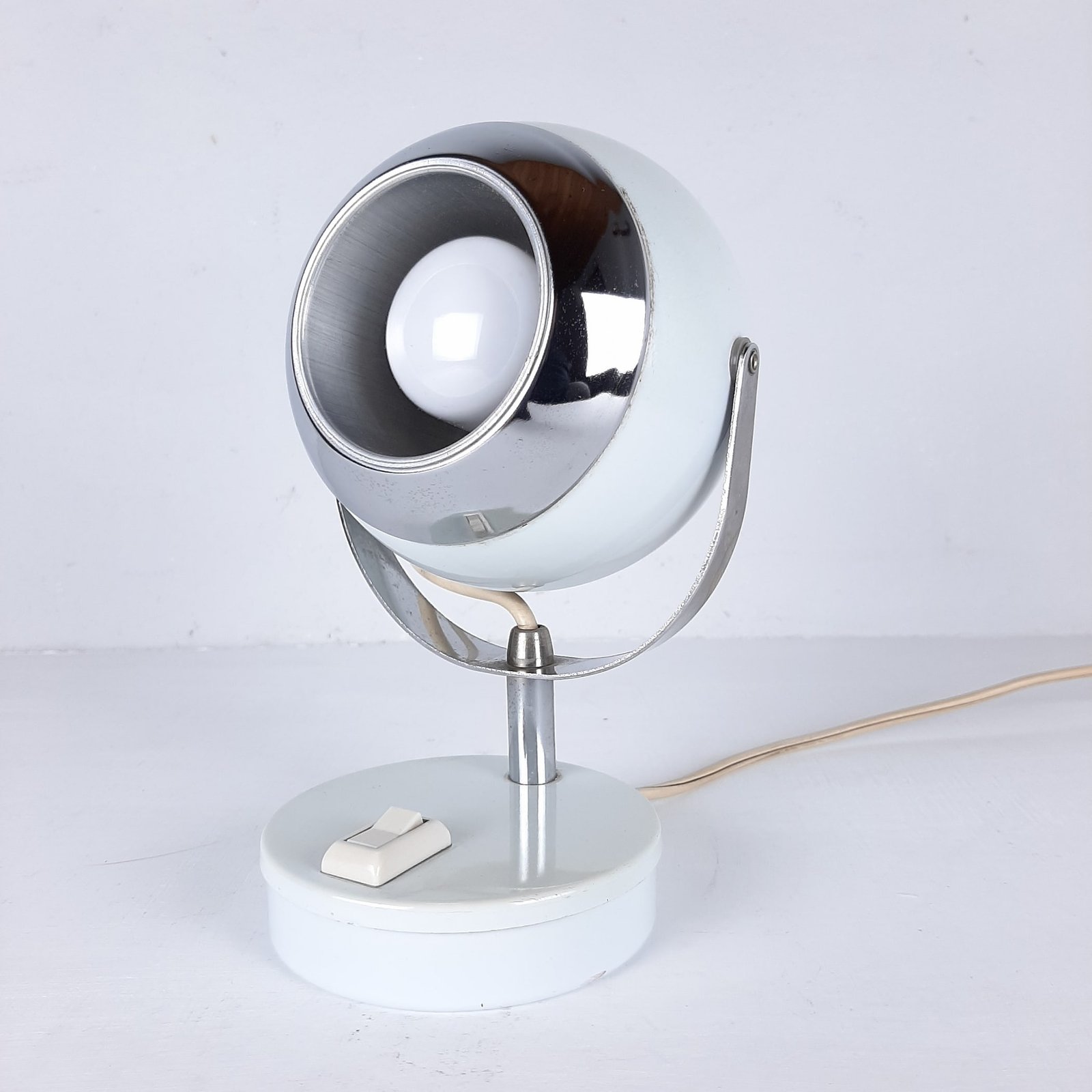 Mid-century white desk lamp Eyeball Italy 60s Retro lighting Space Age Atomic