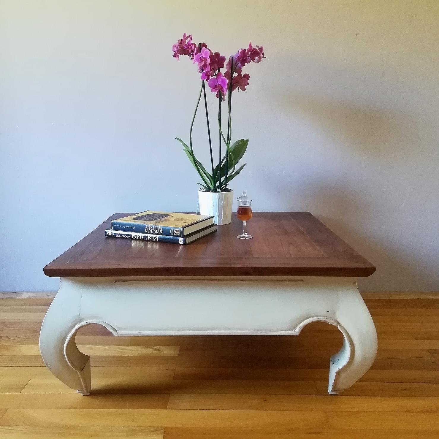 Club table