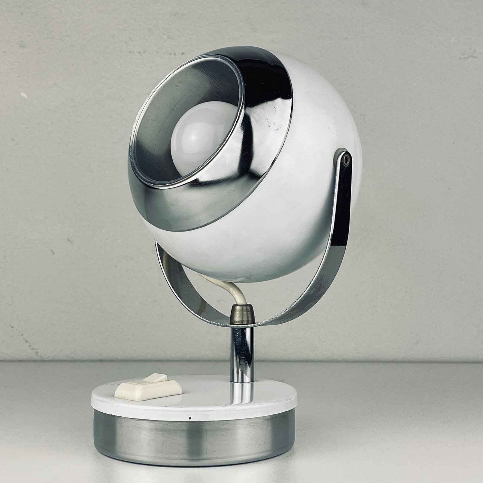 Mid-century white desk lamp Eyeball Italy 60s Retro lighting Space Age Atomic